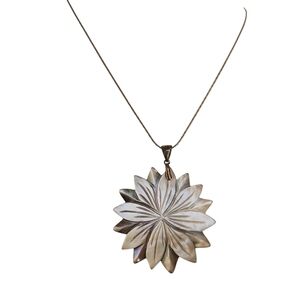 NWT Cookie Lee Vintage Silvertone Floral Shell 2 In 1 Pendant Necklace